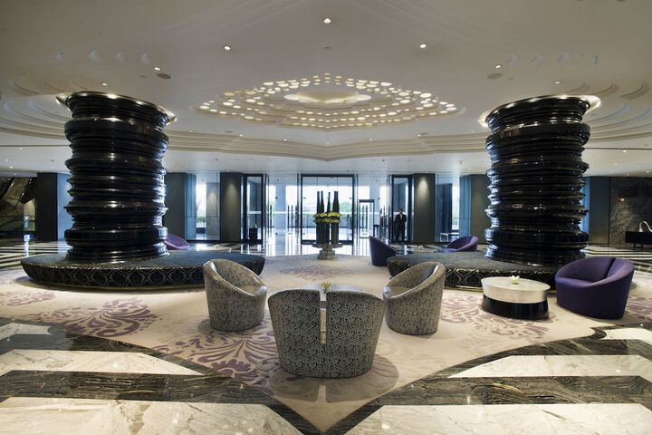 Entrance & Lobby