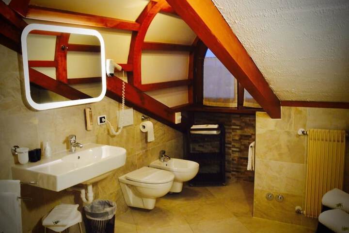 Room 8 of 32