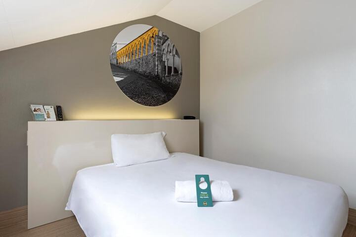 Room 9 of 46