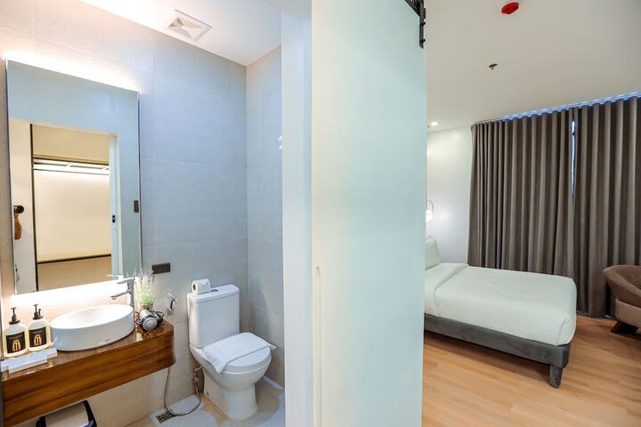 Room 26 of 85