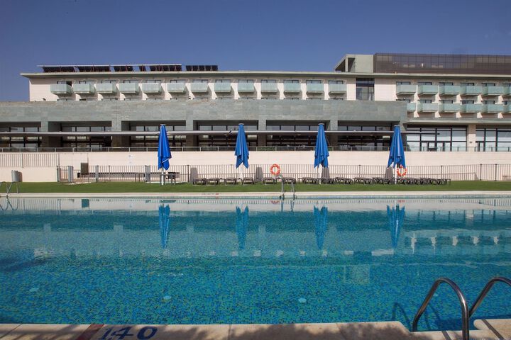Pools & Facilities