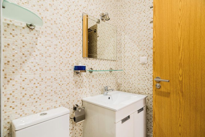 Room 53 of 76