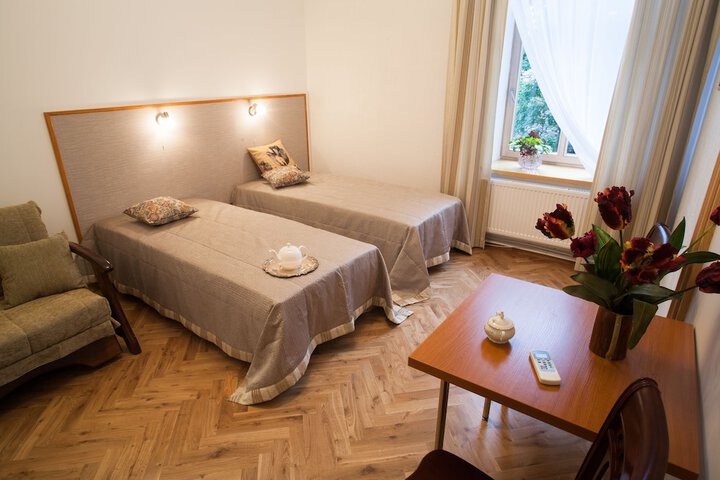 Room 10 of 26