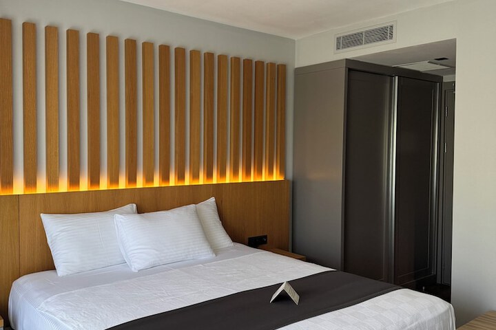 Room 17 of 74