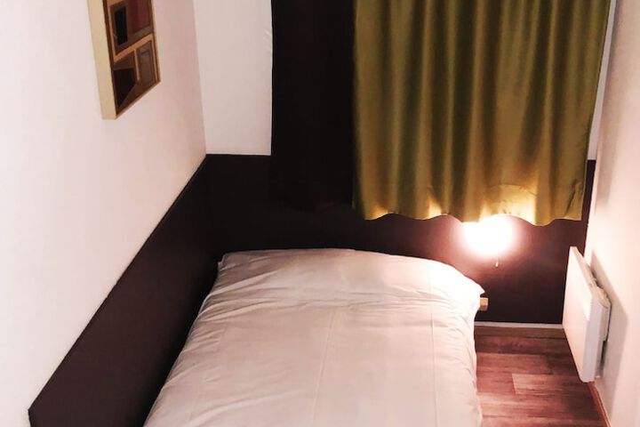 Room 6 of 27