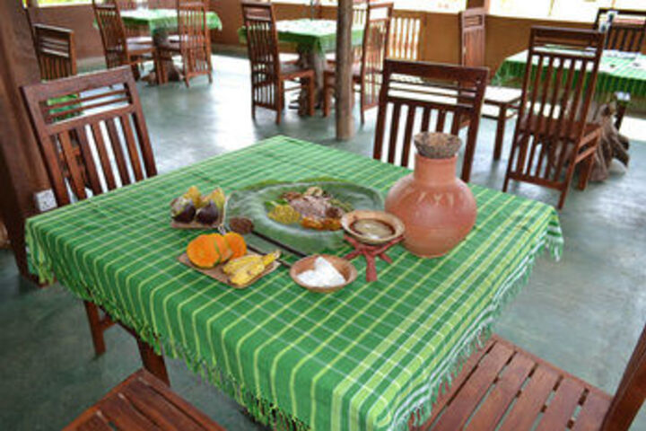 Dining 12 of 25