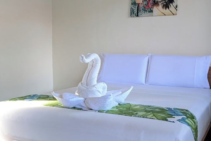 Room 4 of 12