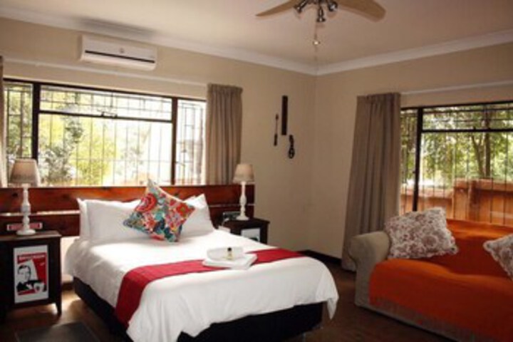 Room 2 of 33