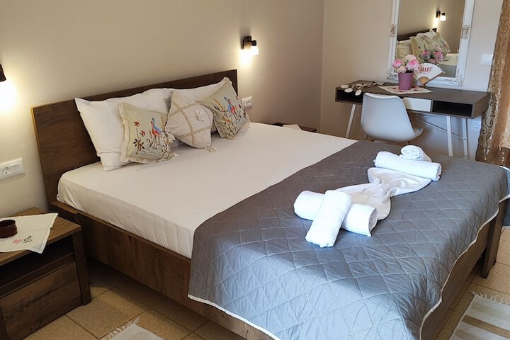 Room 8 of 82