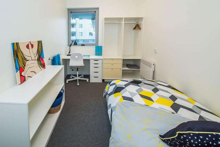 Room 9 of 26