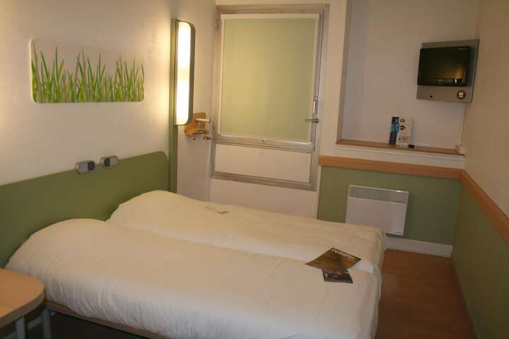 Room 9 of 36