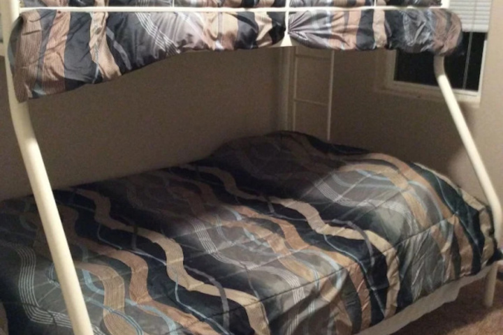 Room 4 of 7