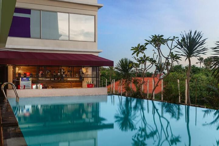 Hotel Pool