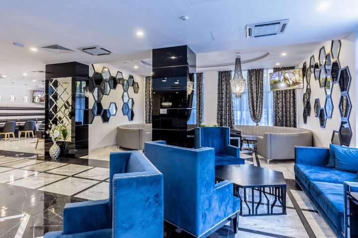 Entrance & Lobby