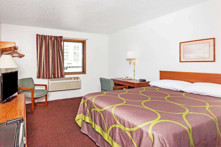 1 Queen Bed Mobility Accessible (6 of 12)
