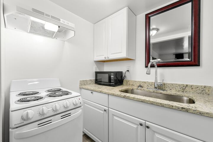 Premium Studio 1 King Bed Kitchenette (1 of 16)