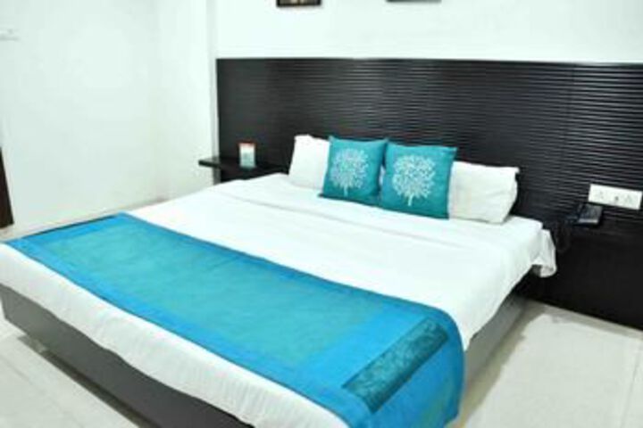 Room 5 of 12