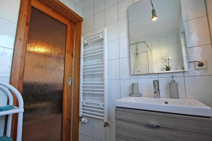 Room 8 of 15