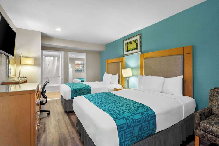 Double Accessible King Size Bed (7 of 11)