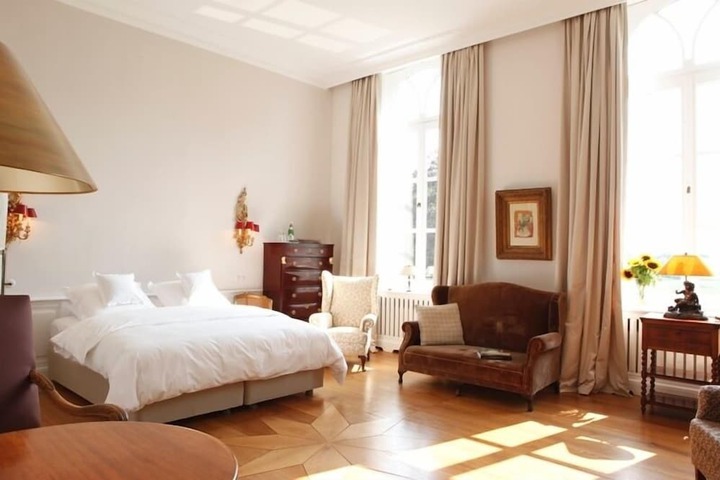 Room 2 of 18