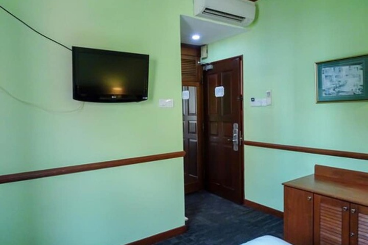 Room 42 of 61