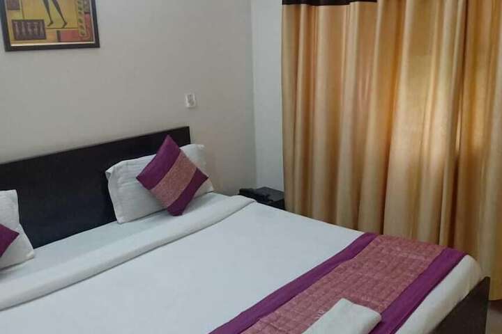 Room 5 of 14