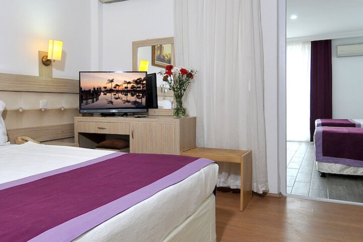 Room 8 of 42