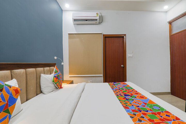 Room 14 of 27