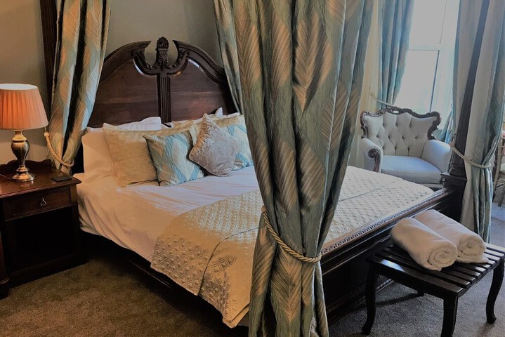 Room 5 of 38