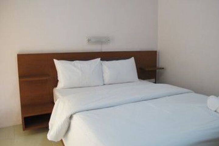 Room 6 of 24
