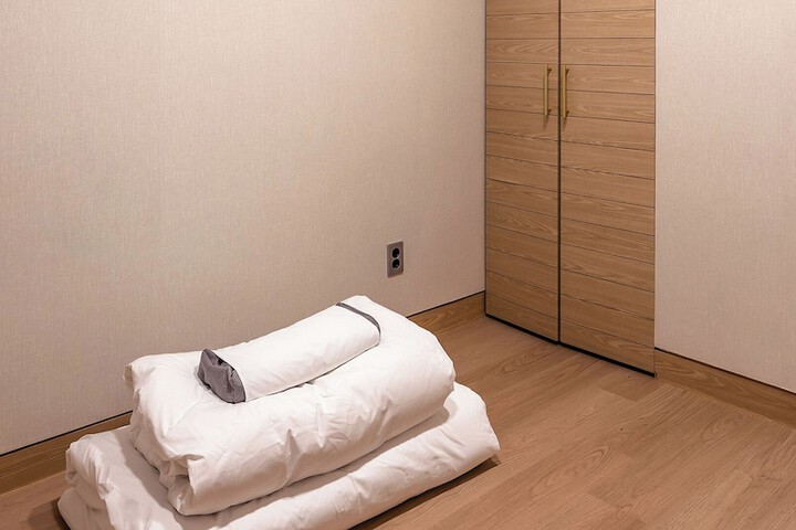 Room 7 of 108