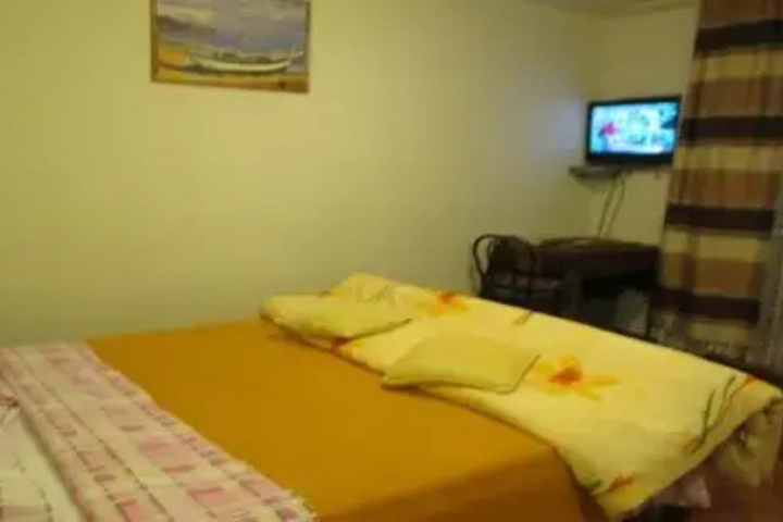Room 4 of 17
