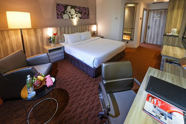 Room 10 of 33