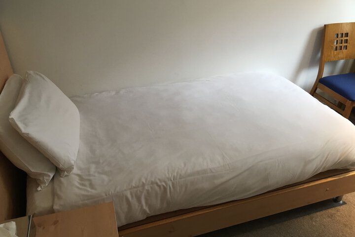 Room 8 of 33