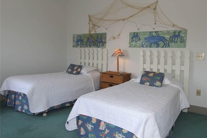 Room 5 of 18