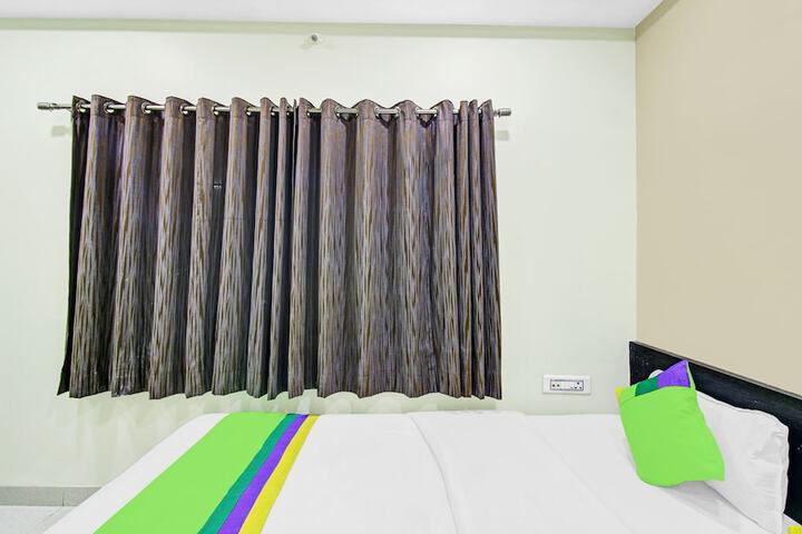 Room 8 of 28