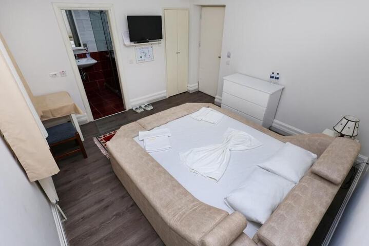 Room 29 of 122