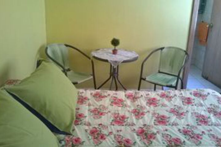 Room 4 of 12