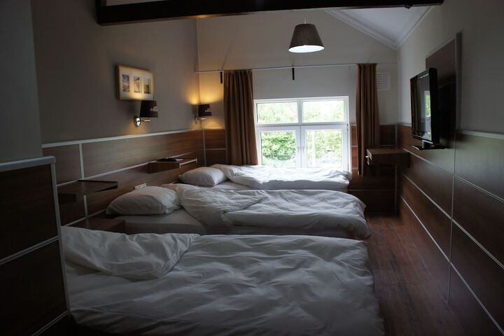Room 5 of 25
