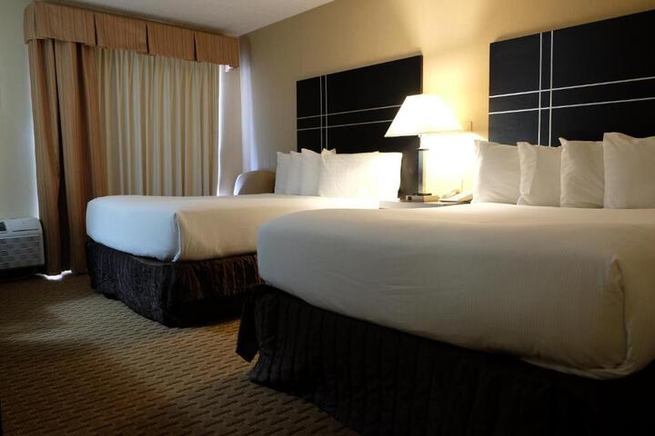 2 Queen Beds (2 of 7)