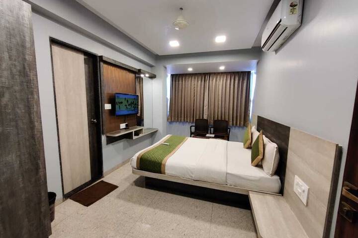 Room 6 of 16