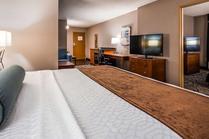 Suite 2 Queen Beds Sofa Bed Microwave and Refrigerator Full Breakfast (19 of 59)