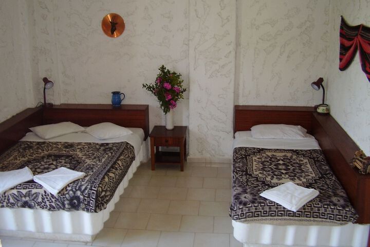 Room 3 of 79