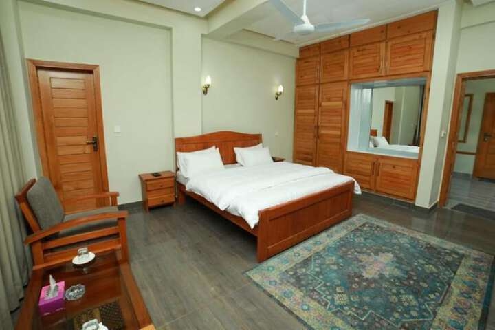 Room 6 of 35