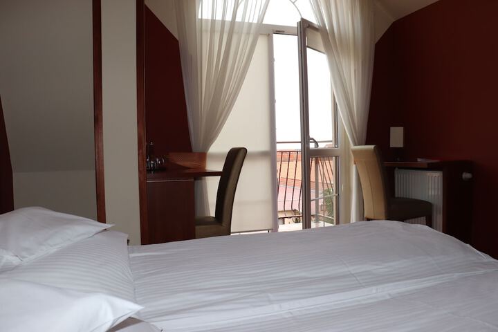 Room 10 of 45
