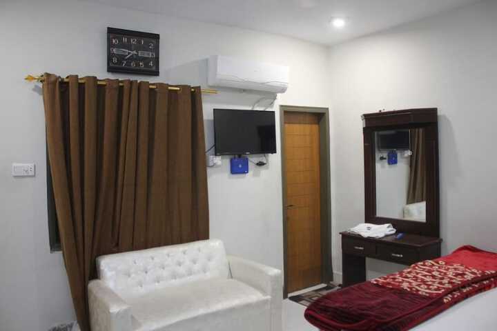 Room 33 of 43