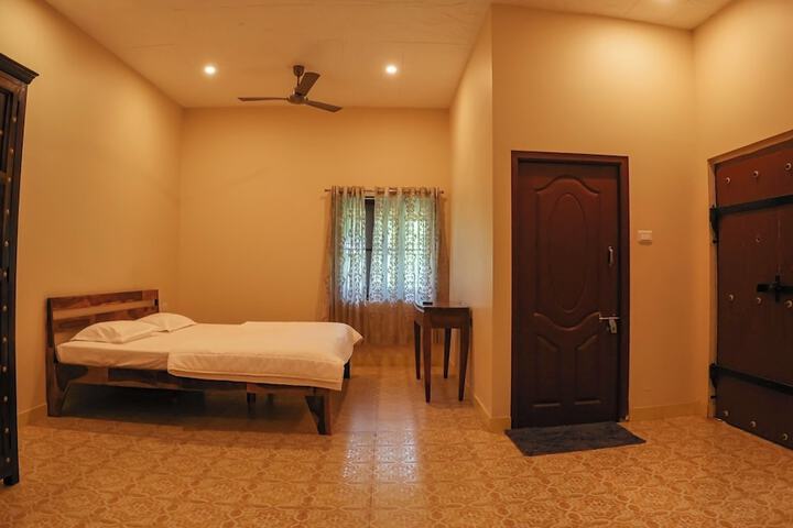 Room 2 of 12