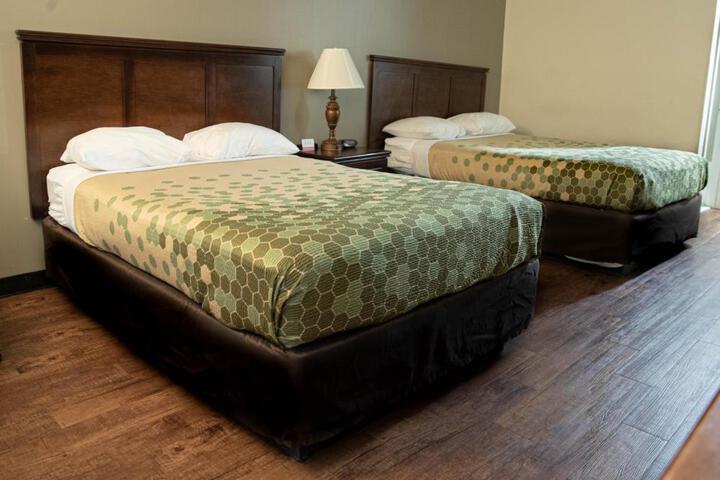 2 Double Beds (4 of 9)