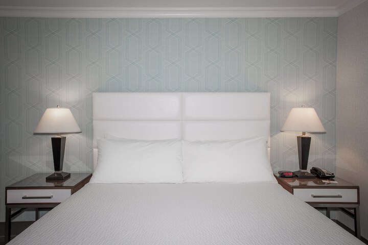 Room 60 of 76