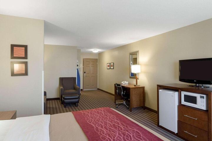 1 King Bed (6 of 15)